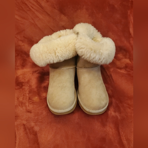 UGG WOMEN'S LOW TOP ANKLE FUR BOOTIES - Picture 3 of 6